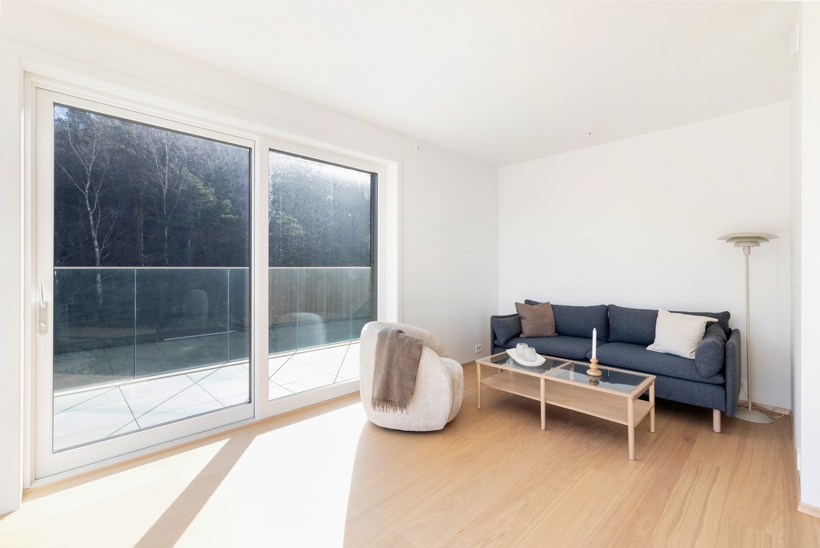 Fra stuen er det utgang til balkong Galleribilde