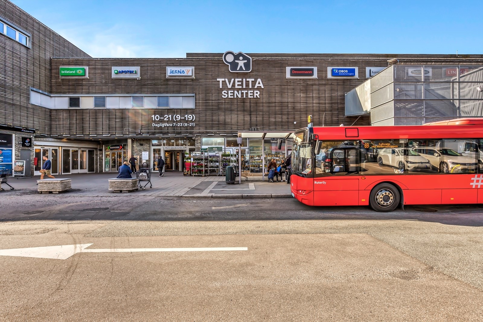 I tillegg til T-banen er det gode bussforbindelser i området, som enkelt kobler deg til resten av byen. Galleribilde