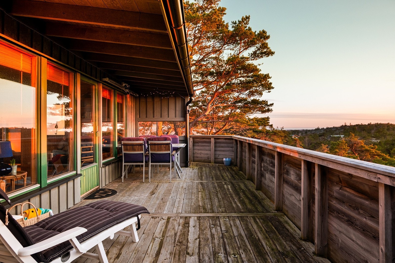 På terrassen sees sjøutsikt også rett ut mot havgapet i syd. Galleribilde