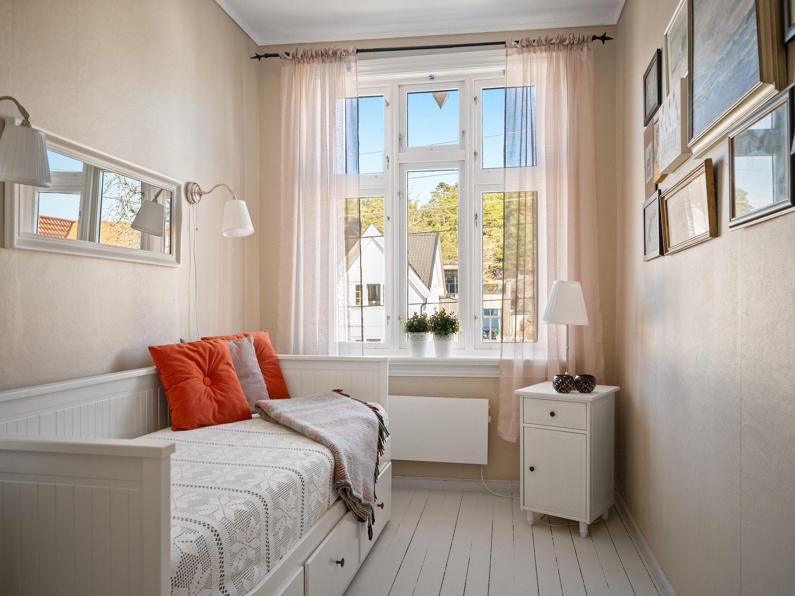 Soverom 2 har godt med lysinnslipp. Galleribilde