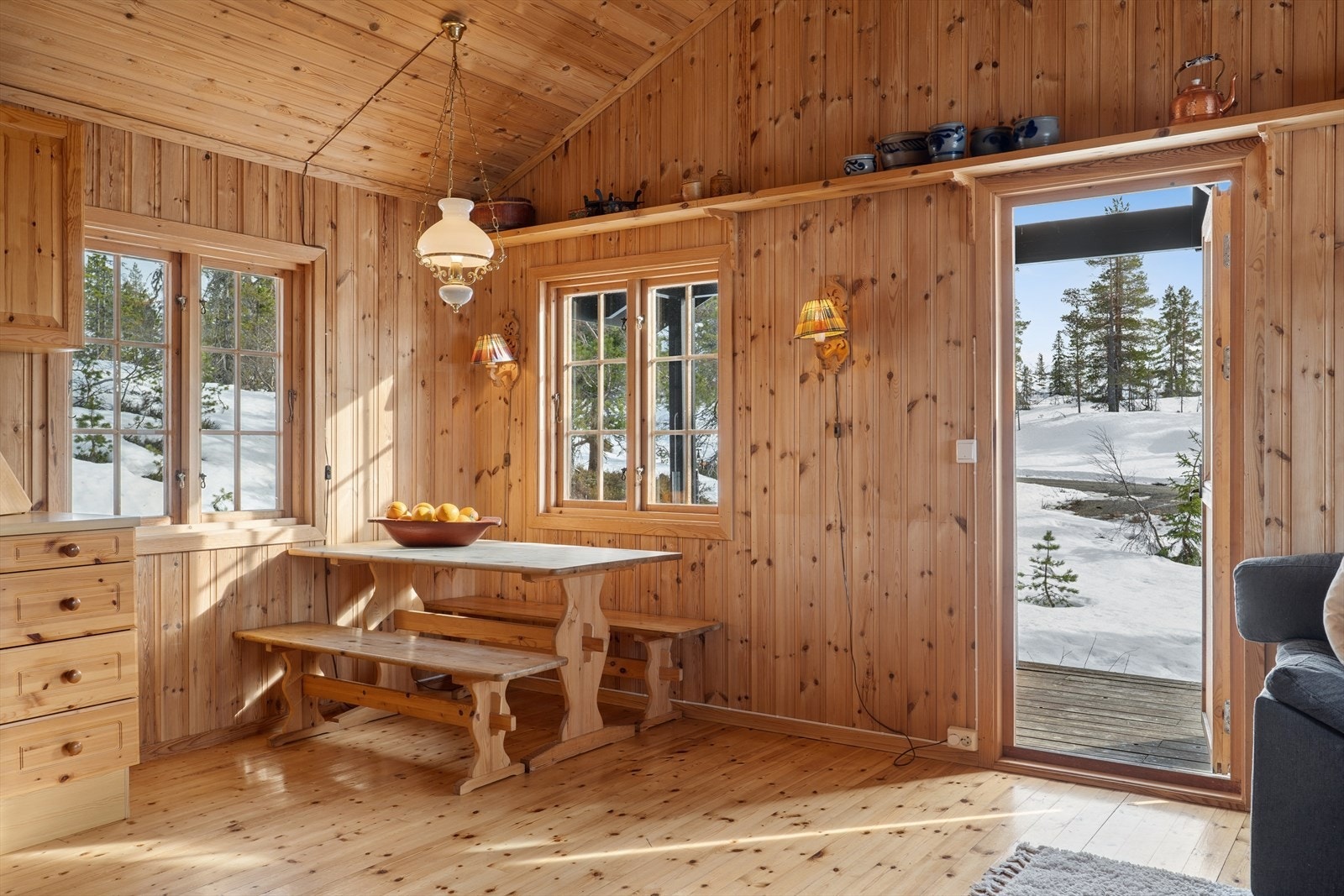 Utgang til terrasse fra stuen. Galleribilde