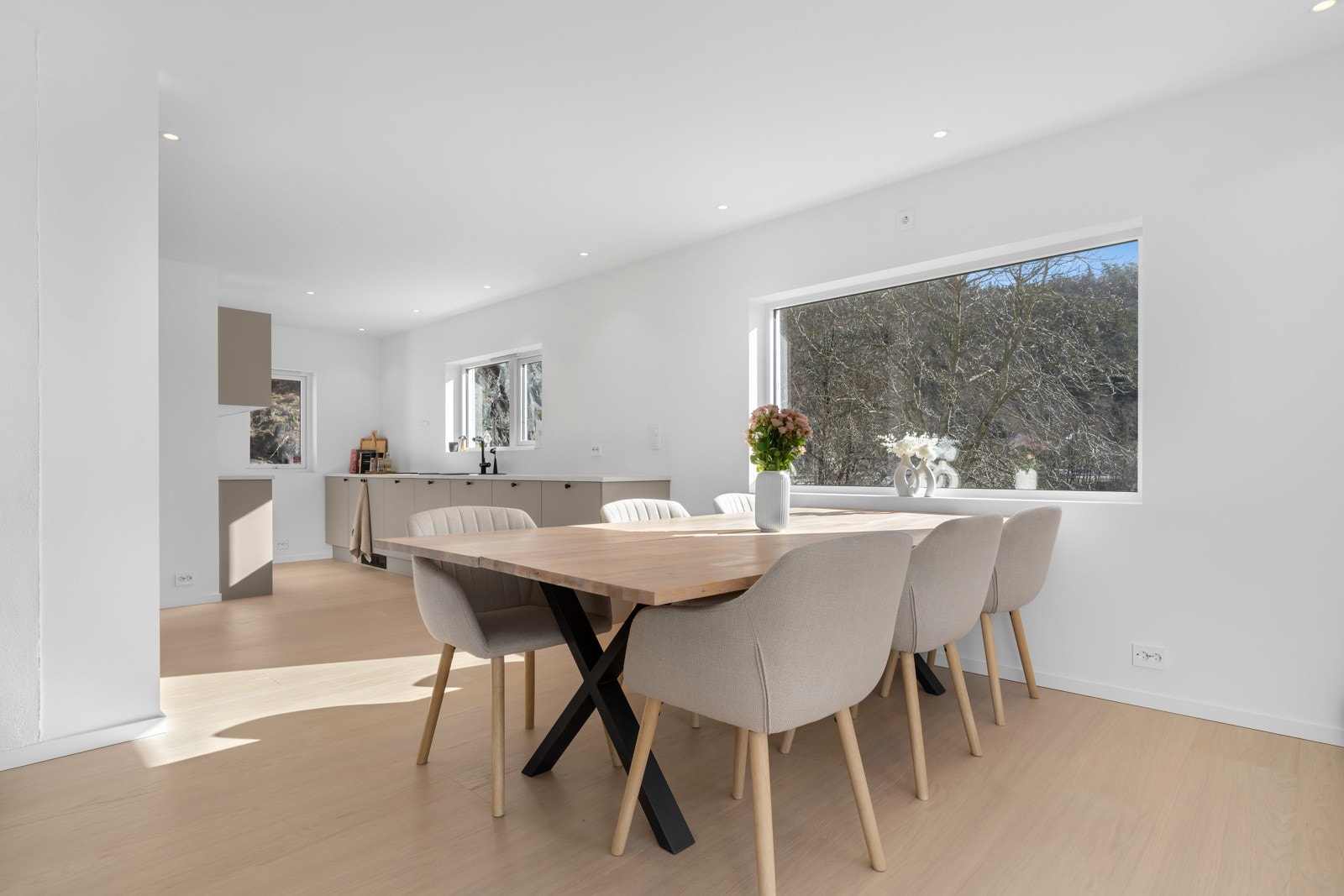 God plass til langbord. Galleribilde