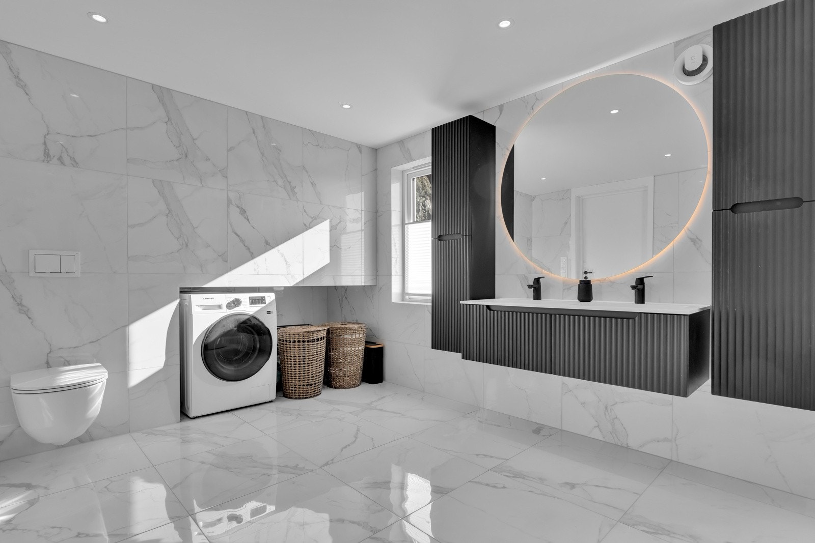 Opplegg for vaskemaskin på badet. Galleribilde