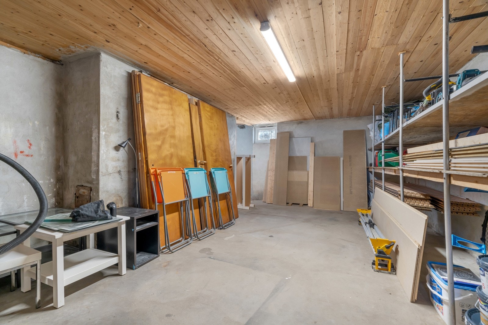 God bodplass i kjeller. Galleribilde