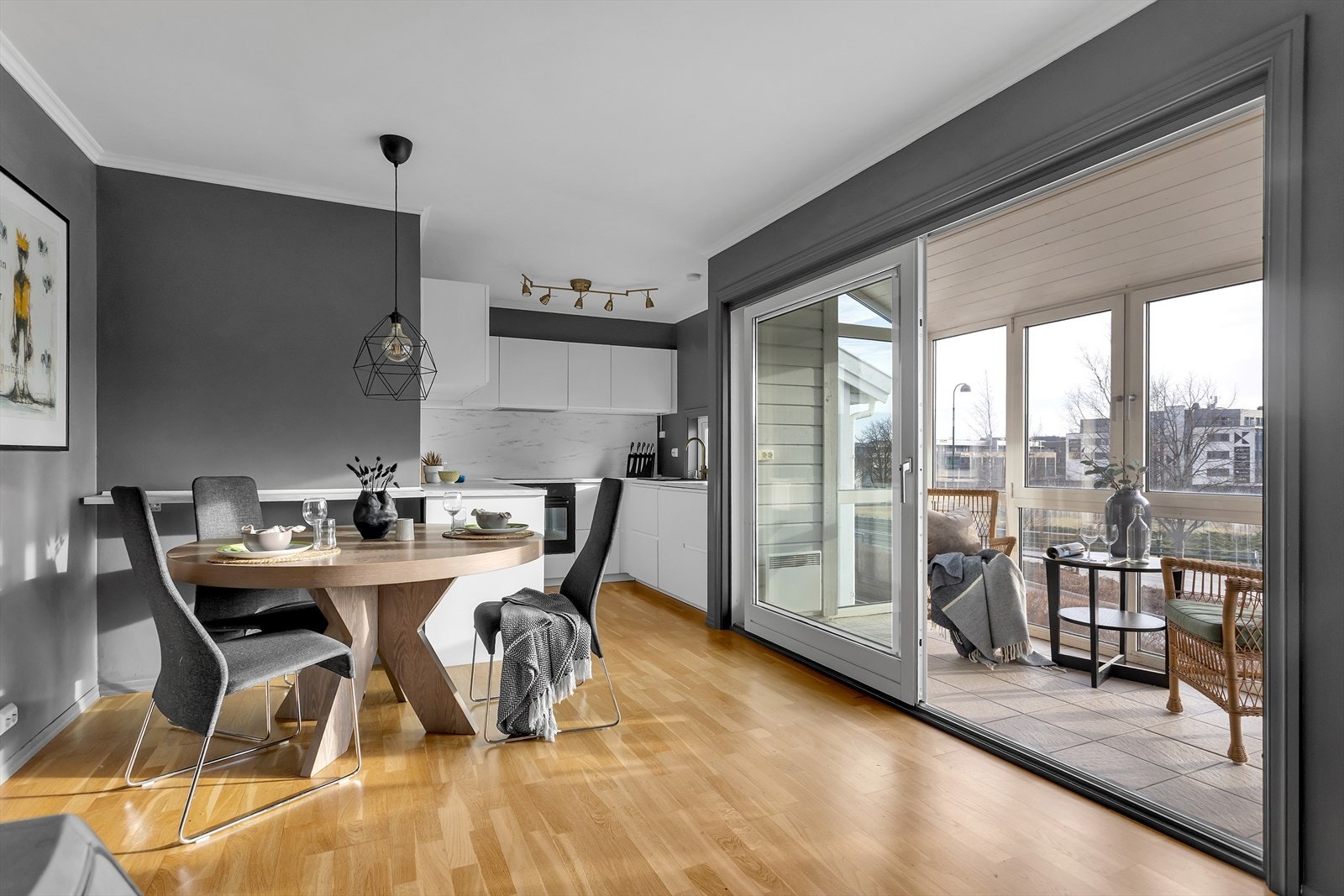 EiendomsMegler1 har gleden av å presentere en flott 3-roms leilighet i Ole Bulls Gate 6! Galleribilde