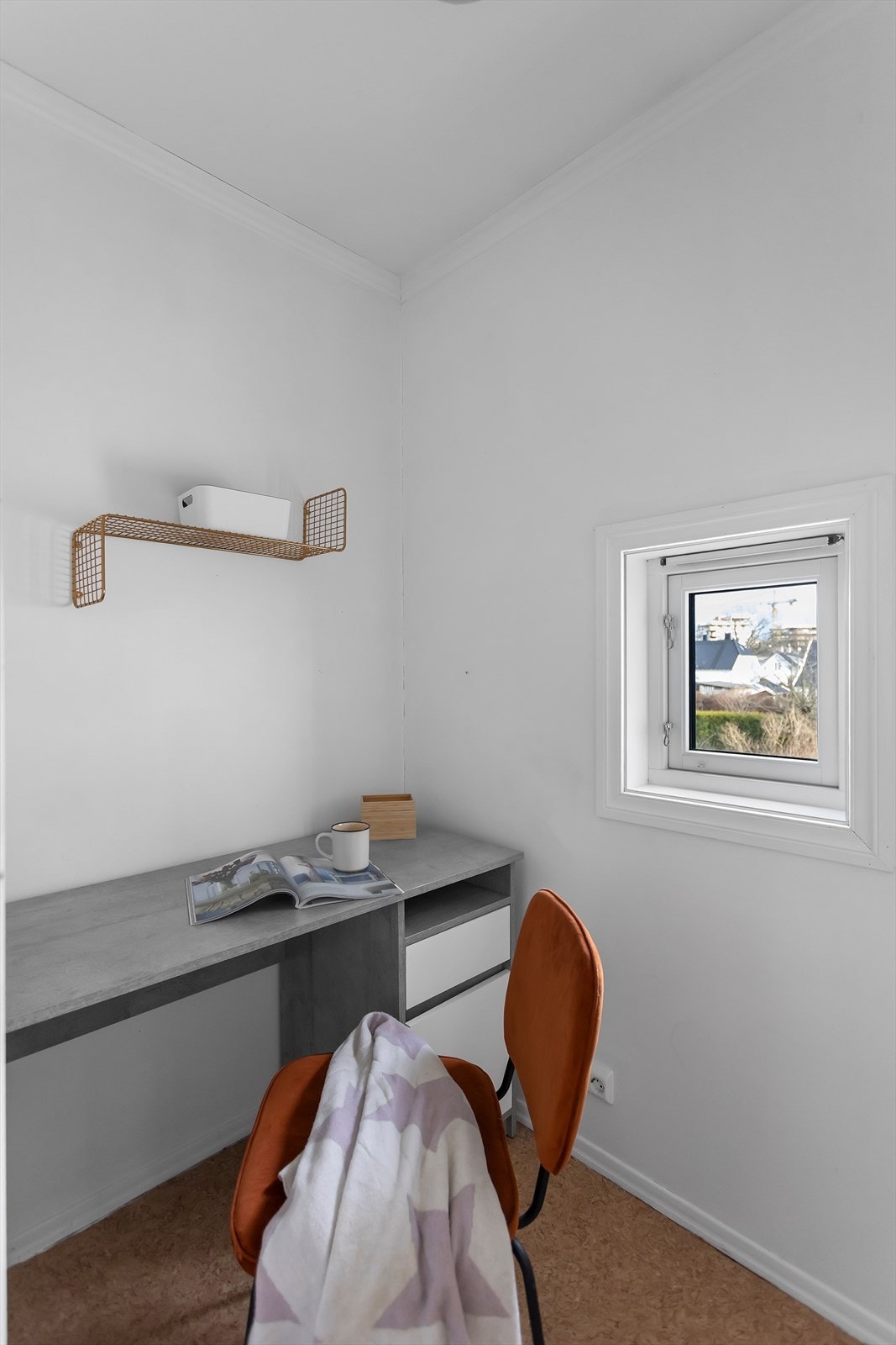 Bod som er ideell å bruke som ekstra oppbevaring eller walk-in-garderobe. Galleribilde