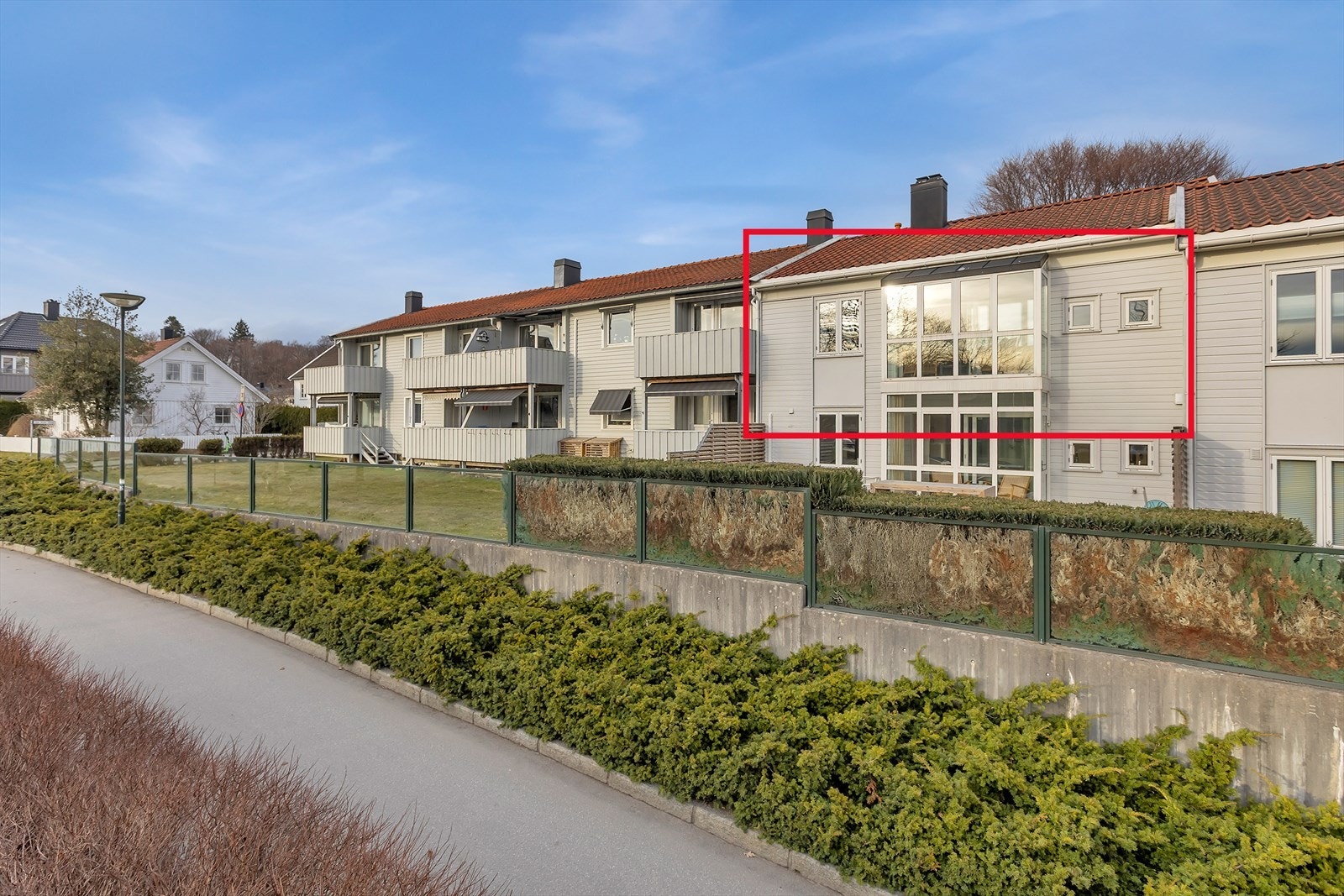 Sentral og ettertraktet beliggenhet på populære Lund! Her får du et hjem som kombinerer det beste av byliv og naturnær ro, en perfekt balanse i hverdagen. Galleribilde