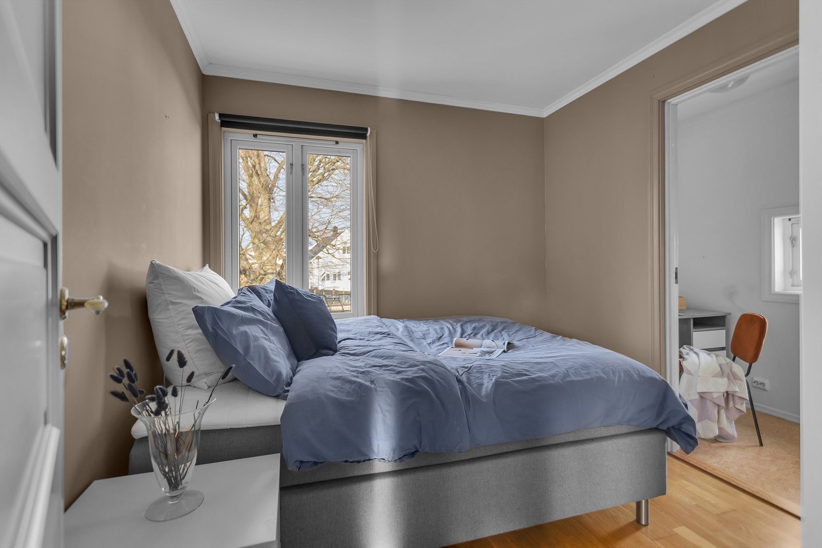 Soverom nr 2 med tilgang til egen bod. Galleribilde