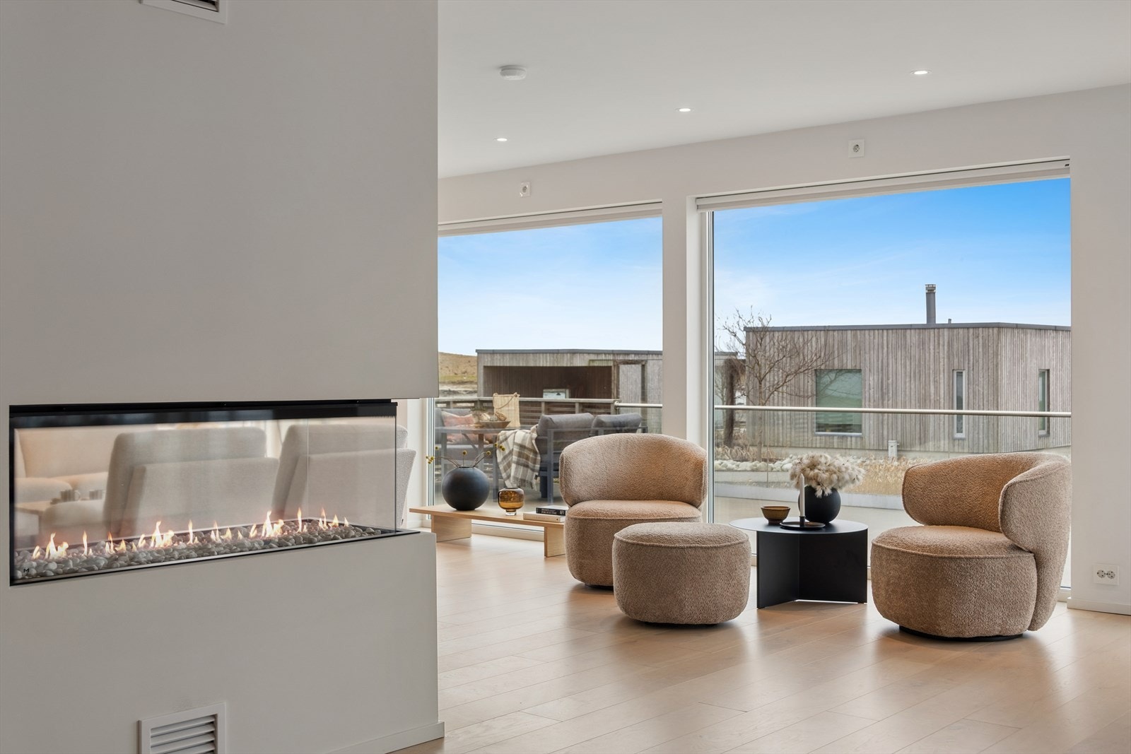 Boligen har selvrensende vinduer som bidrar til mindre vedlikehold. Galleribilde