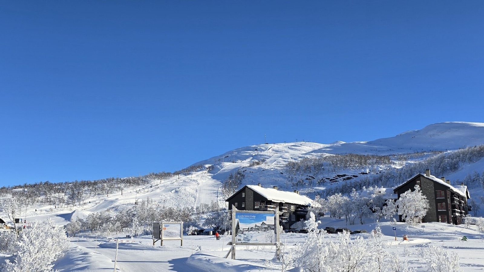 Beliggende på Filefjell i Vang kommune. Like ved Tyin Filefjell skisenter og skiløype Galleribilde