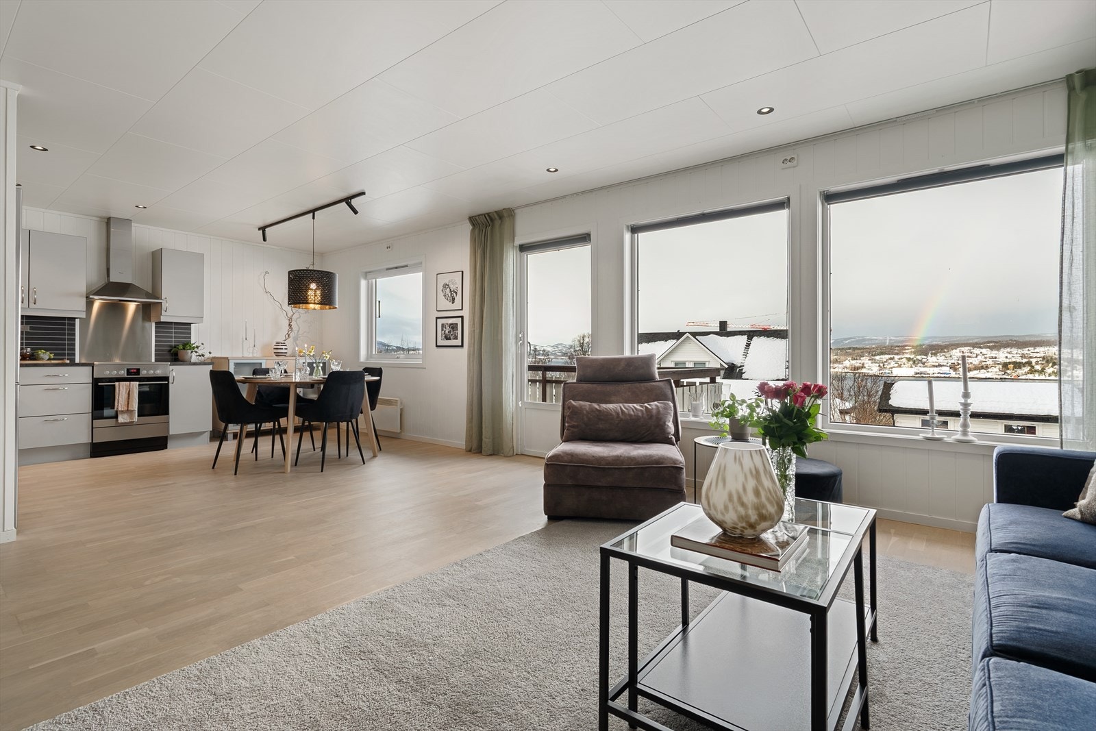 Aktiv Finnsnes presenterer Nygårdsplatået 10A! Velholdt leilighet med tilhørende garasje i attraktivt og barnevennlig boligfelt sentralt på Finnsnes - lave bokostnader. Foto: Steffen Fossbakk. Galleribilde