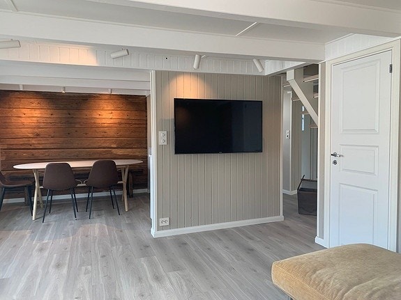 TV m/AppleTV-boks Galleribilde