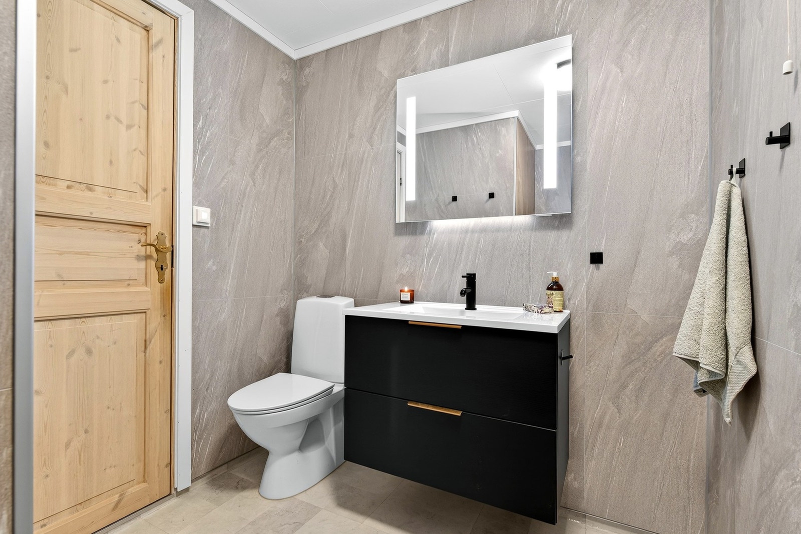 Boligen byr med andre ord på to nyoppusset bad fra 2025 Galleribilde