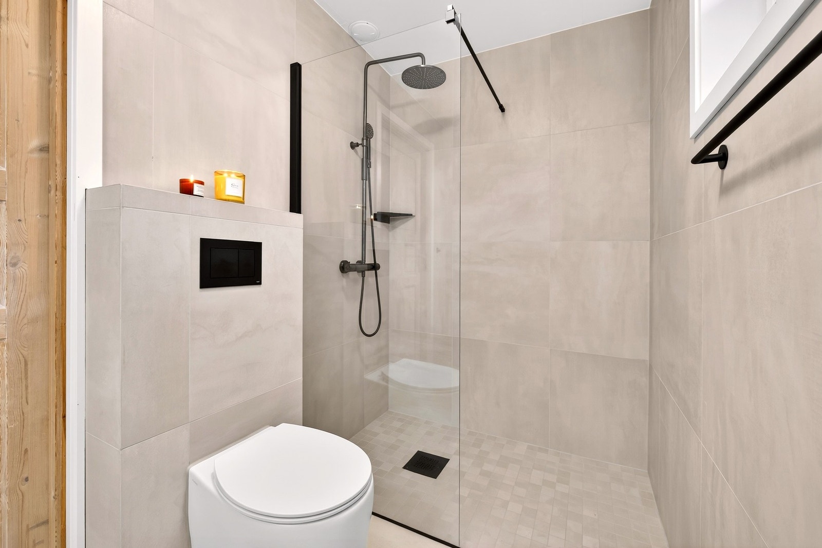 Delikat bad med moderne overflater fra 2025 Galleribilde