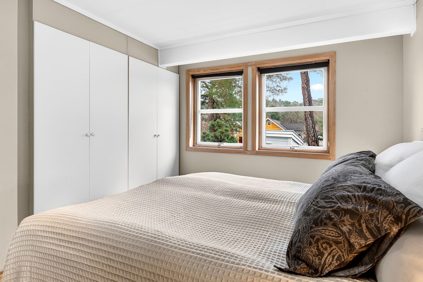 Gode oppbevaringsmuligheter på soverommet Galleribilde