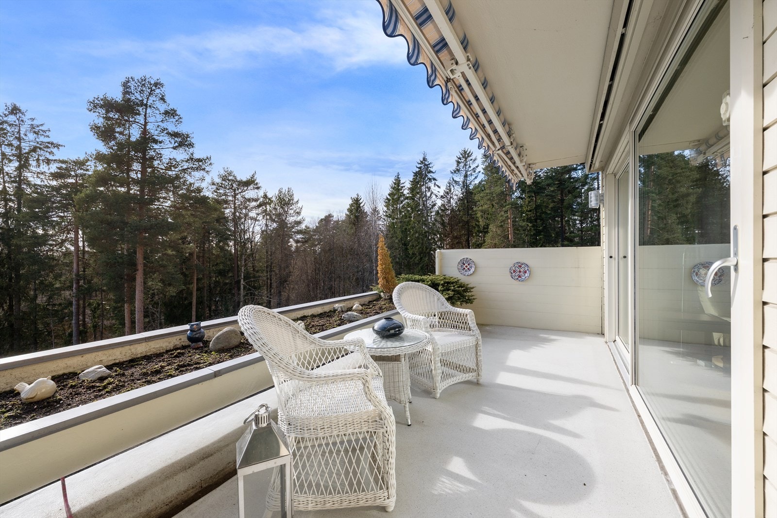 Terrassen oppleves skjermet og uten innsyn Galleribilde