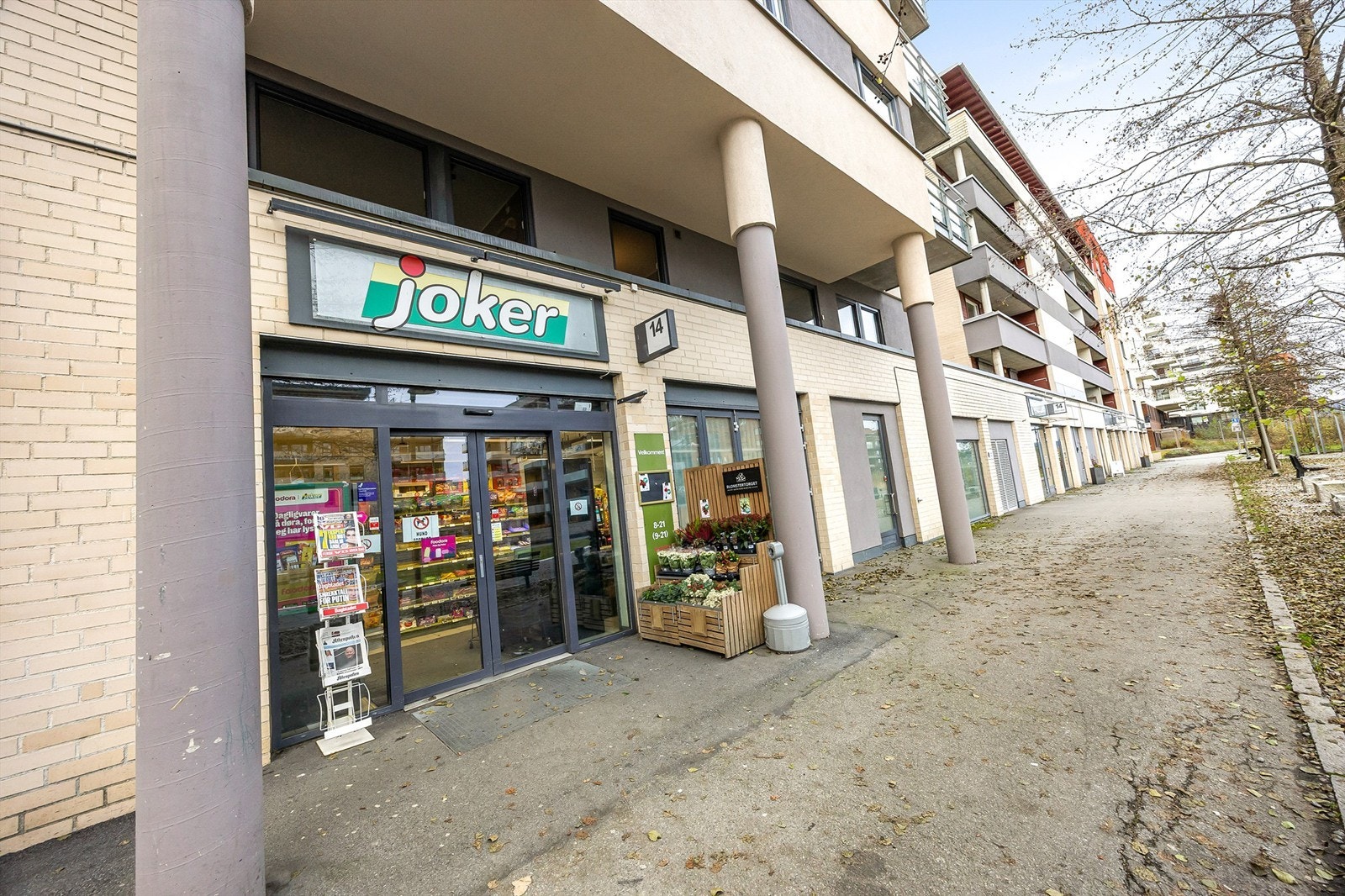 For den daglige handelen er det en søndagsåpen Joker i gangavstand fra leiligheten. Galleribilde