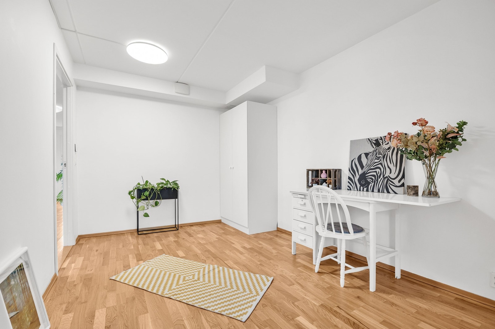 Leiligheten har to soverom. Hovedsoverommet har god plass til både seng og garderobeløsning. Galleribilde