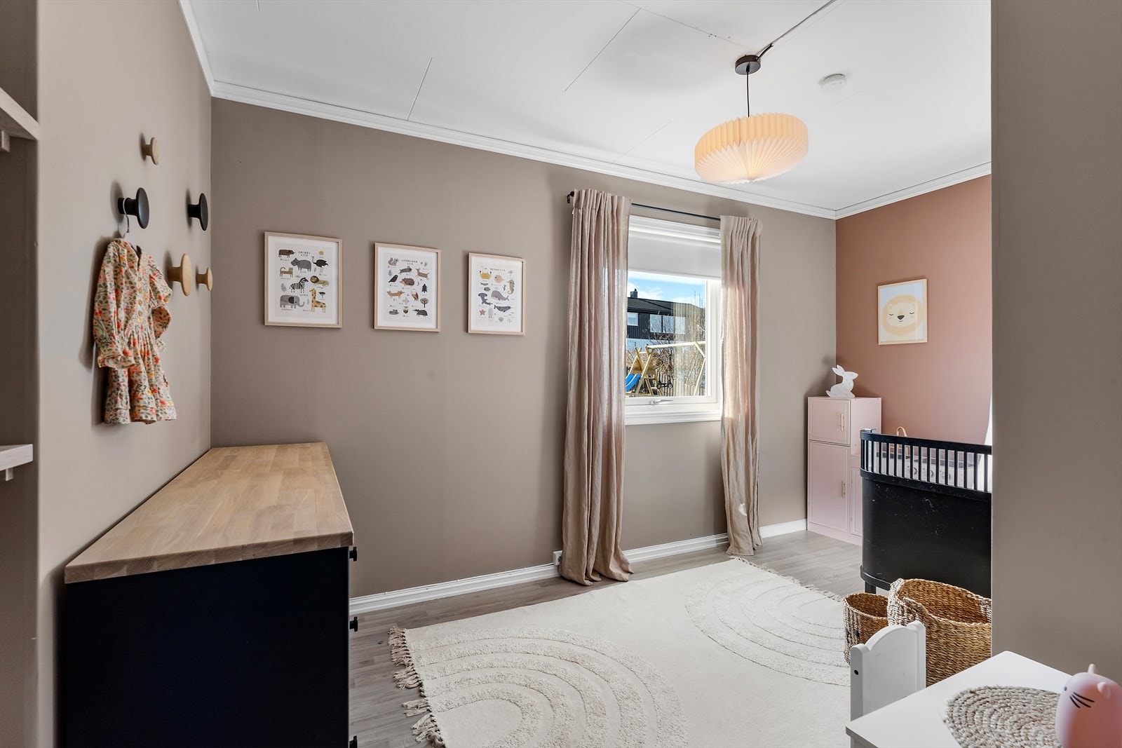 Rommet er romslig, med god plass til møblering. Galleribilde