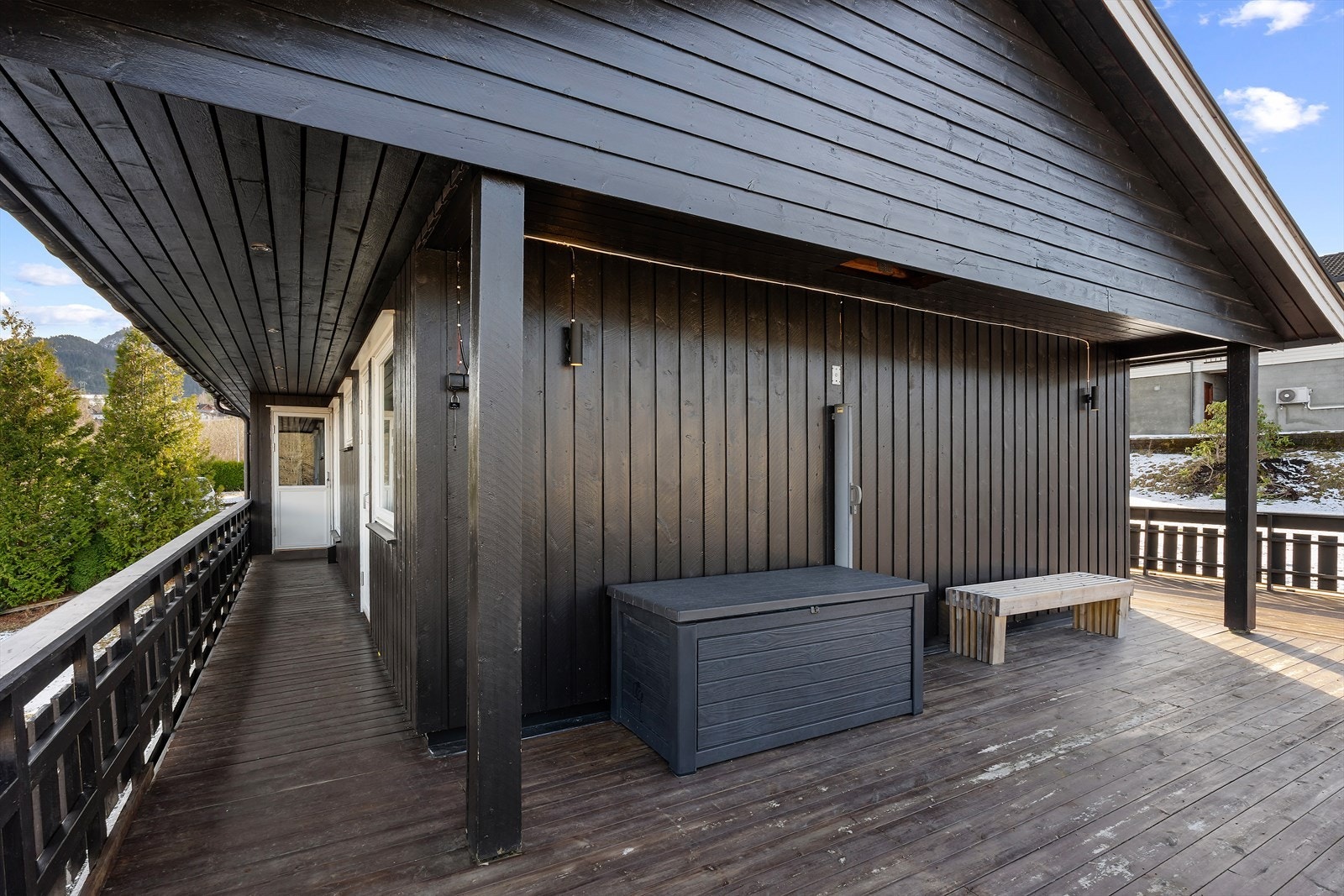 Her har man mulighet til å nyte sommersolen hele dagen! Galleribilde