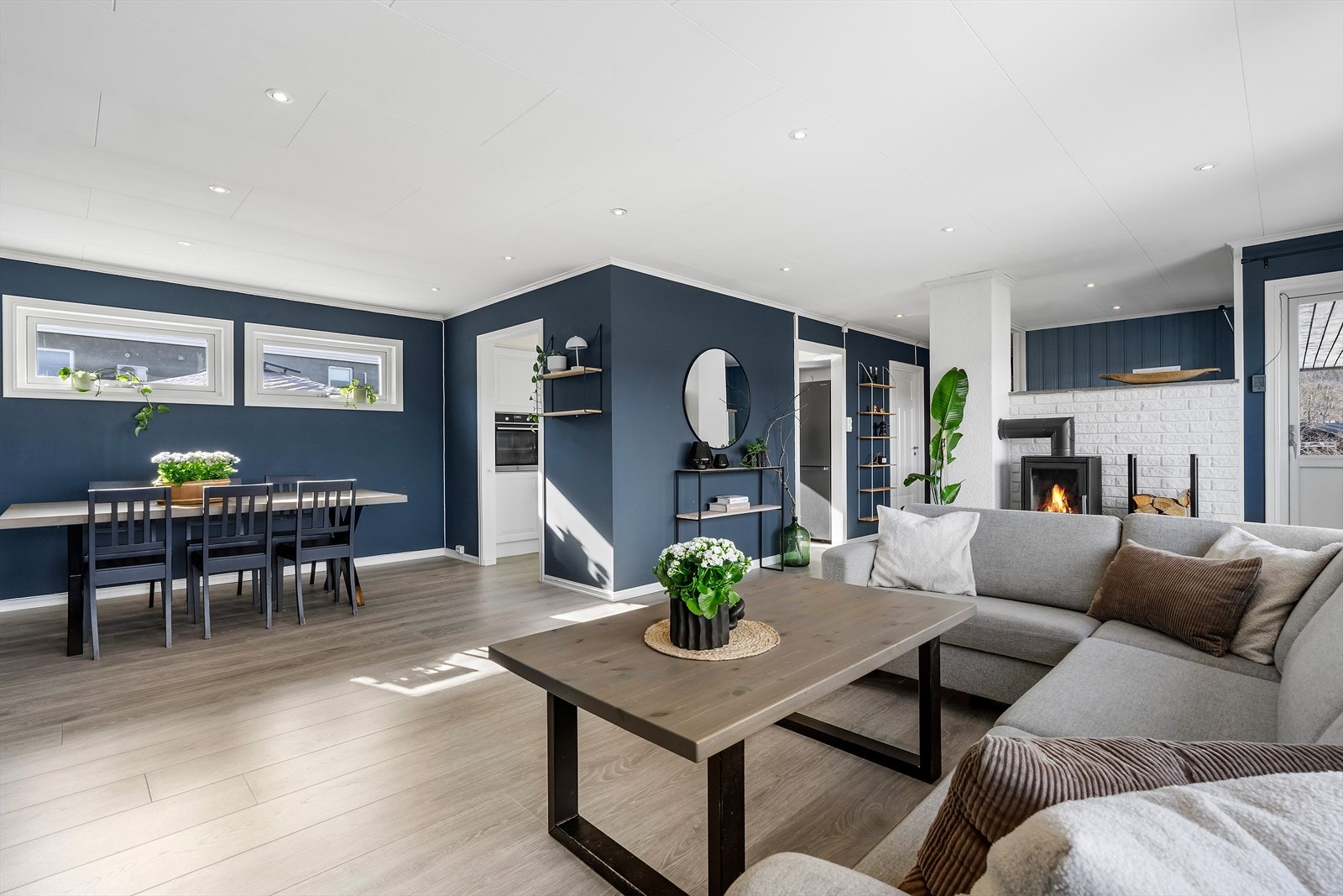 Vedovn gir ekstra varme og hygge i oppholdsrommet. Galleribilde