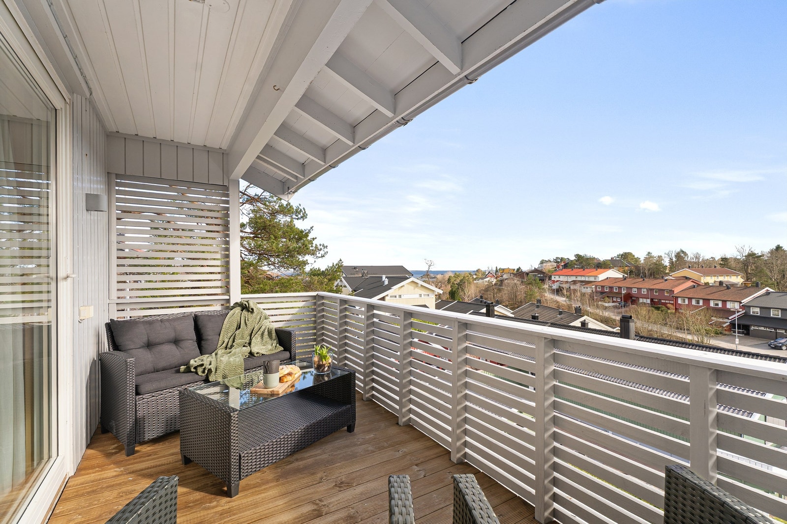 Veranda med flott utsikt (utgang fra kjøkken). Galleribilde