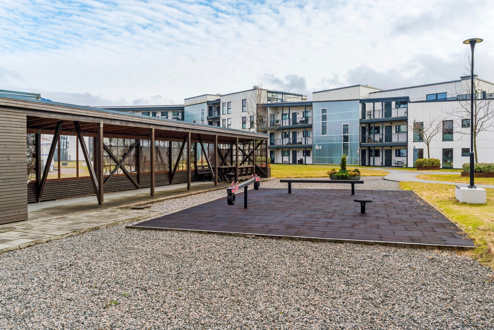 Fellesarealet er godt tilrettelagt for alle aldersgrupper | Tidligere eier har satt stor pris på det gode nabolaget Galleribilde