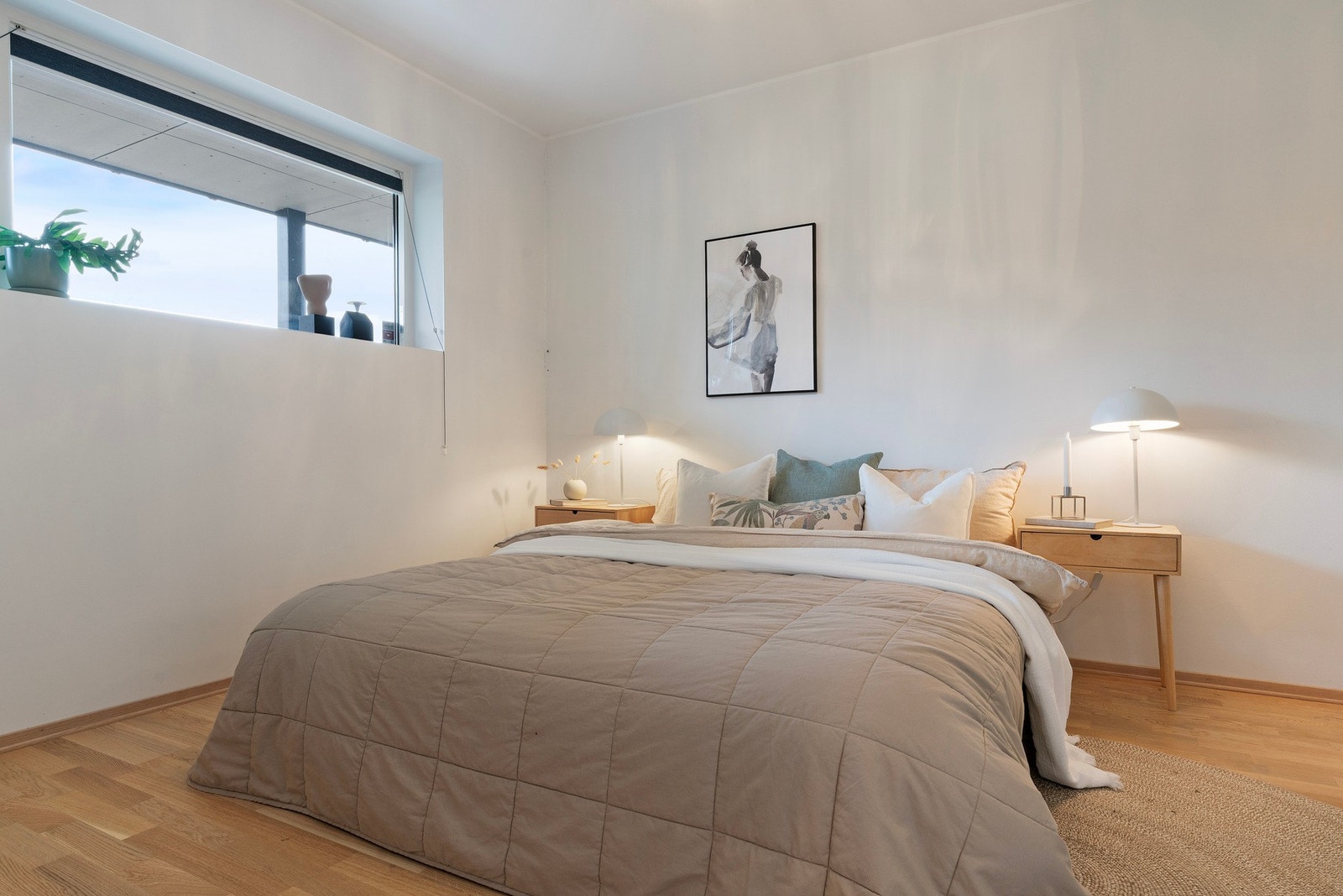 Leiligheten har to soverom, begge med plass til gode garderobeløsninger Galleribilde