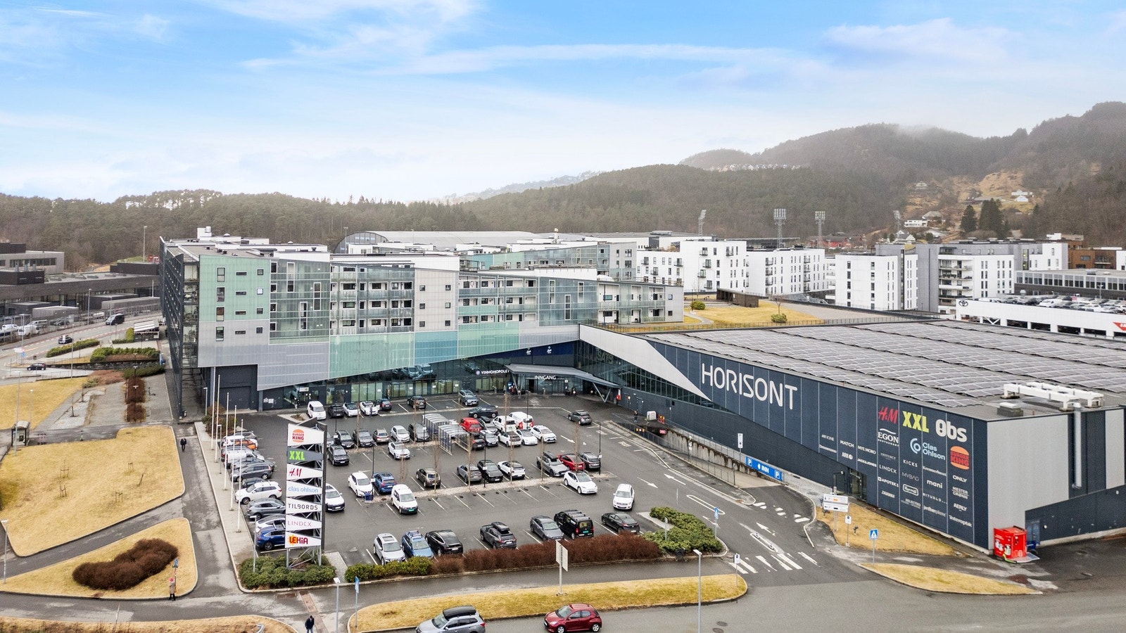 Leiligheten har en helt unik beliggenhet i sentrale Åsane, med direkte tilgang til Horisont Kjøpesenter Galleribilde