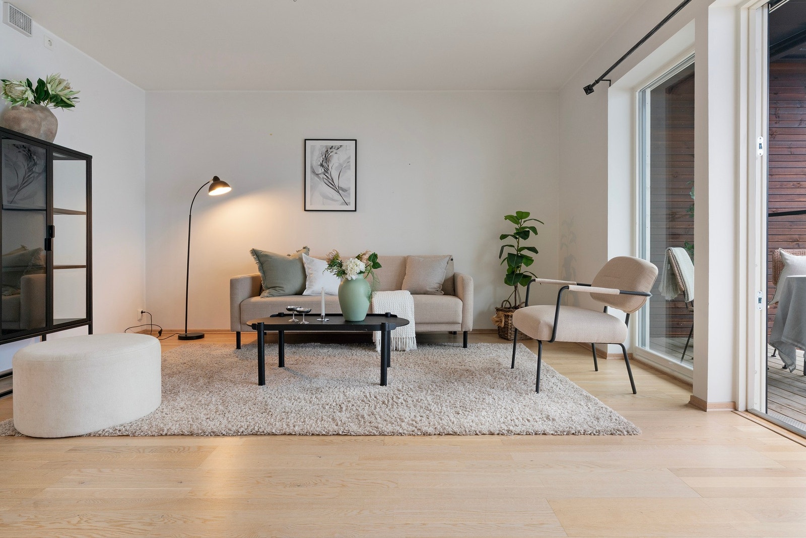 Kombinasjonen av vannbåren gulvvarme og balansert ventilasjonsanlegg med varmegjenvinning gir et godt inneklima og redusert energiforbruk Galleribilde