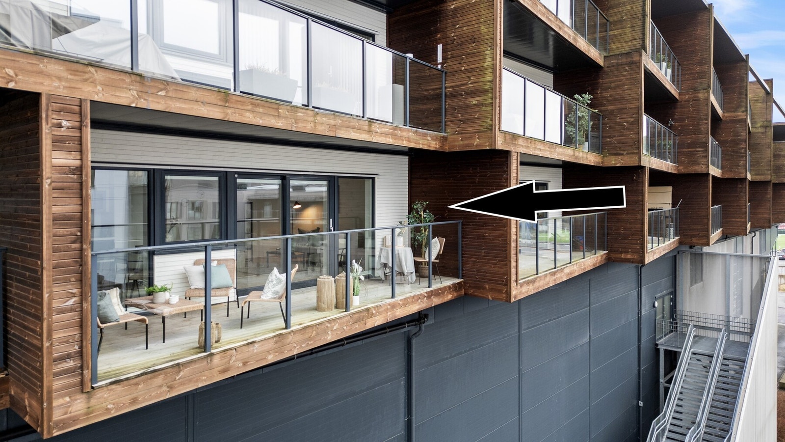 Her kan du enkelt velge å trekke deg tilbake på din private terrasse for å nyte solen... Galleribilde