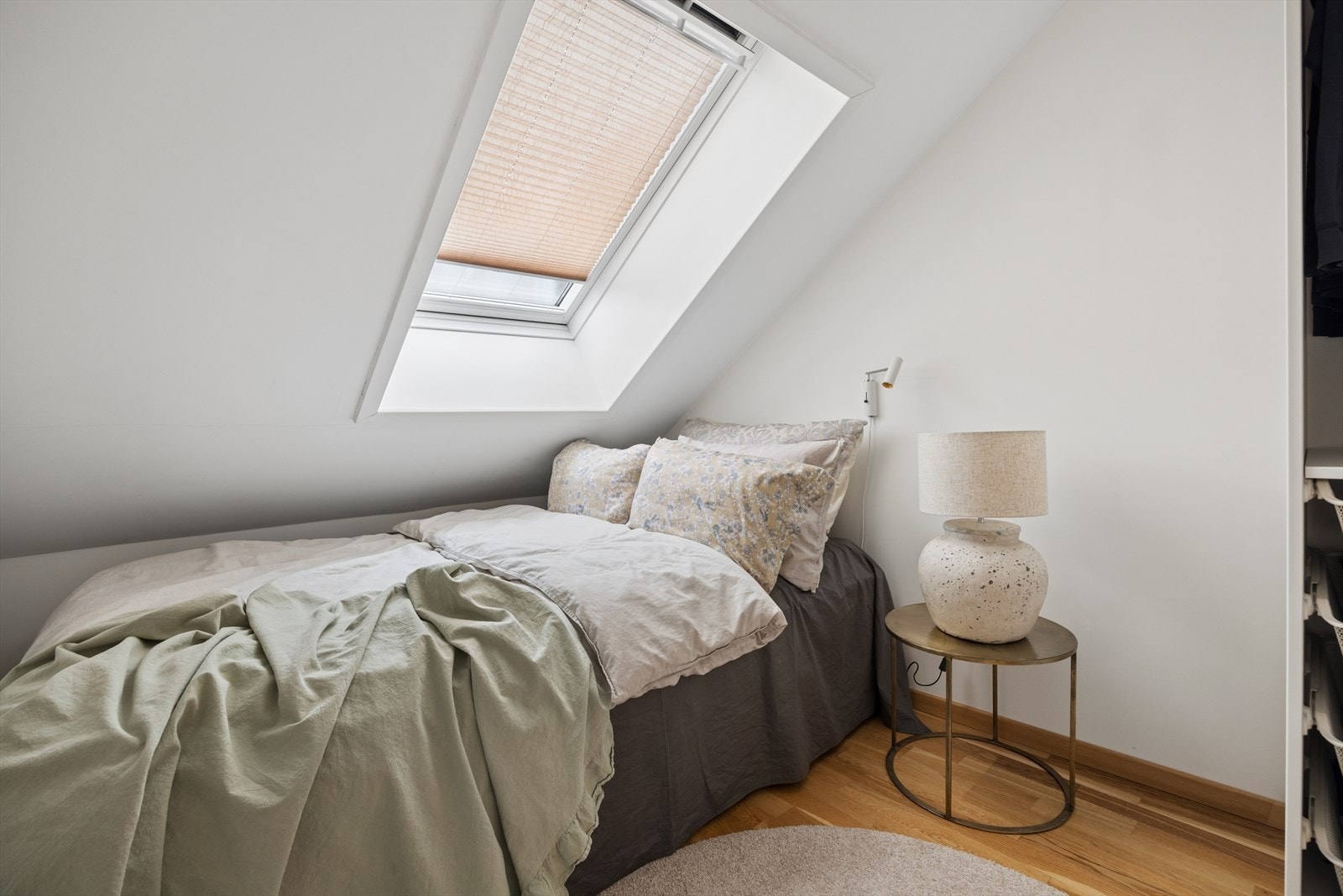 Et av loftsrommene er ideelt som barnerom, gjesterom eller en rolig arbeidsplass. Galleribilde