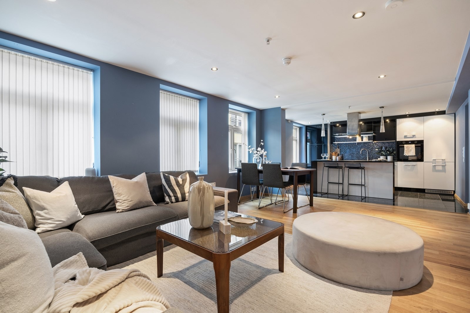 DnB Eiendom v/Joakim Erlien Grefstad tlf. 98066920 ønsker deg velkommen til Taraldsgårdsveita 4! En lekker- og stilfull selveier med en perfekt plassering midt i hjertet av byen! Galleribilde