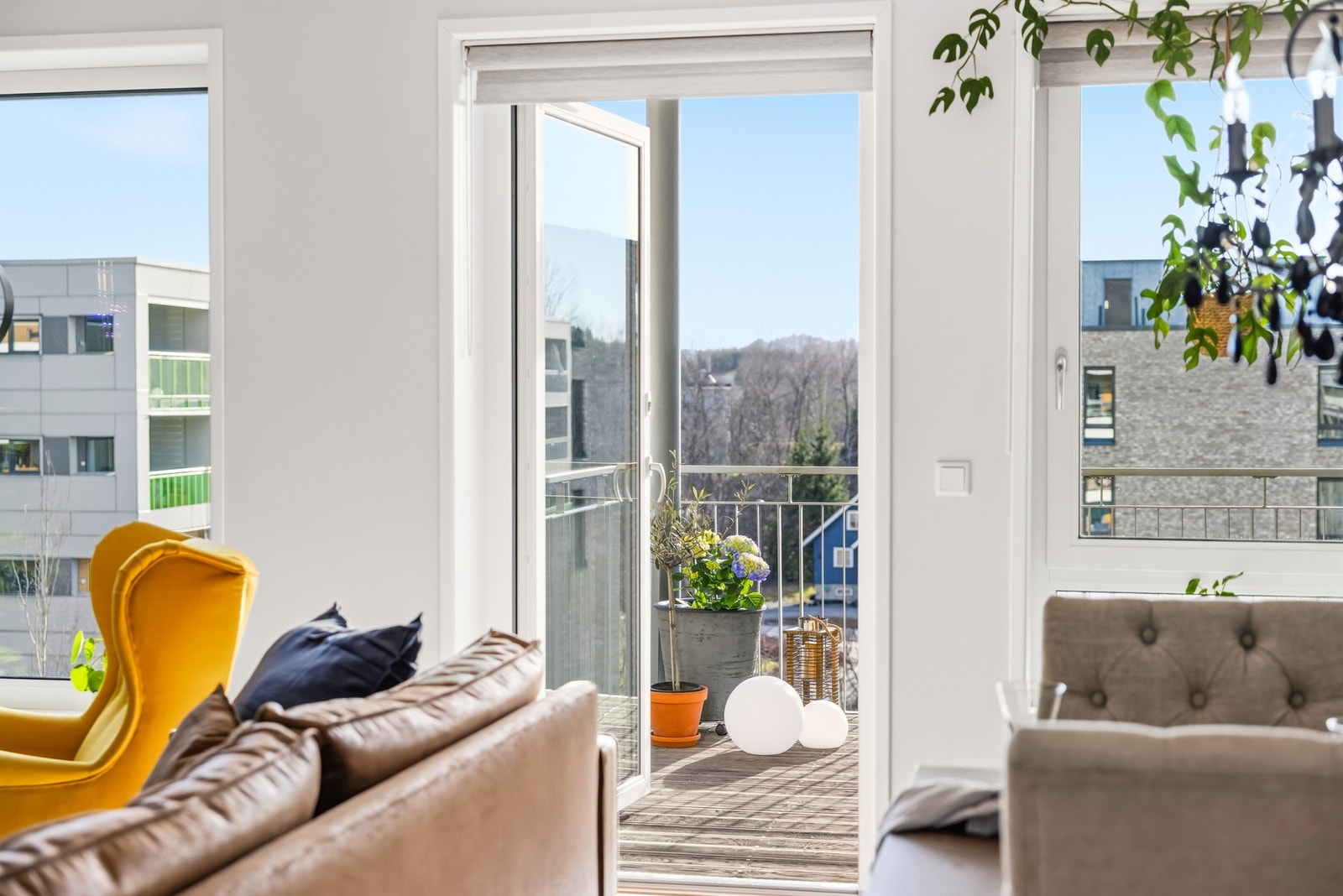 Leiligheten har en svært god og gjennomtenkt planløsning som utnytter arealene godt, og gir en luftig og behagelig romfølelse. Galleribilde