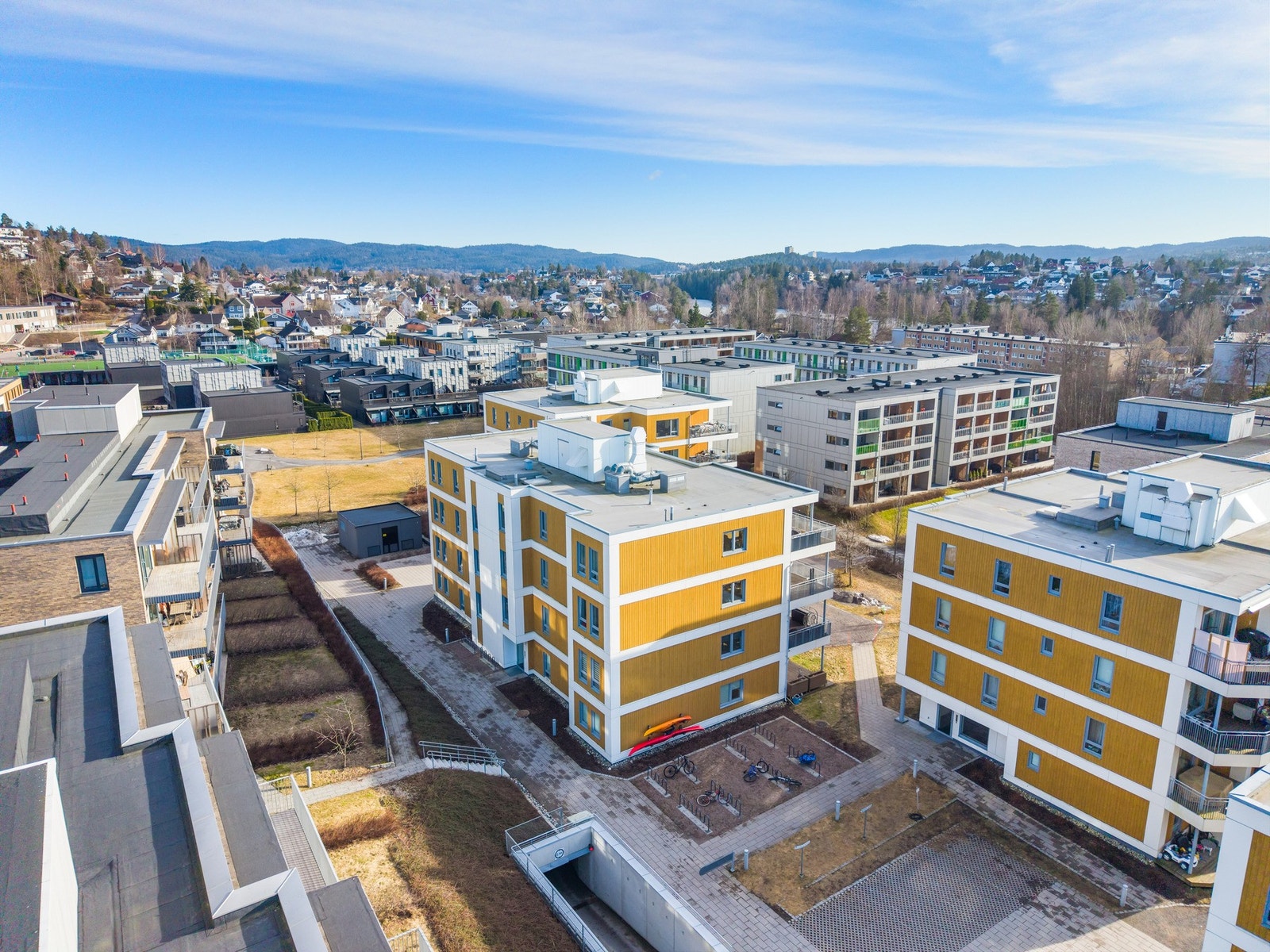 Her bod man med "Oslosone" på toget, og avgang tre ganger i timen inn til hovedstaden (reisetid på ca. 18 minutter). Galleribilde