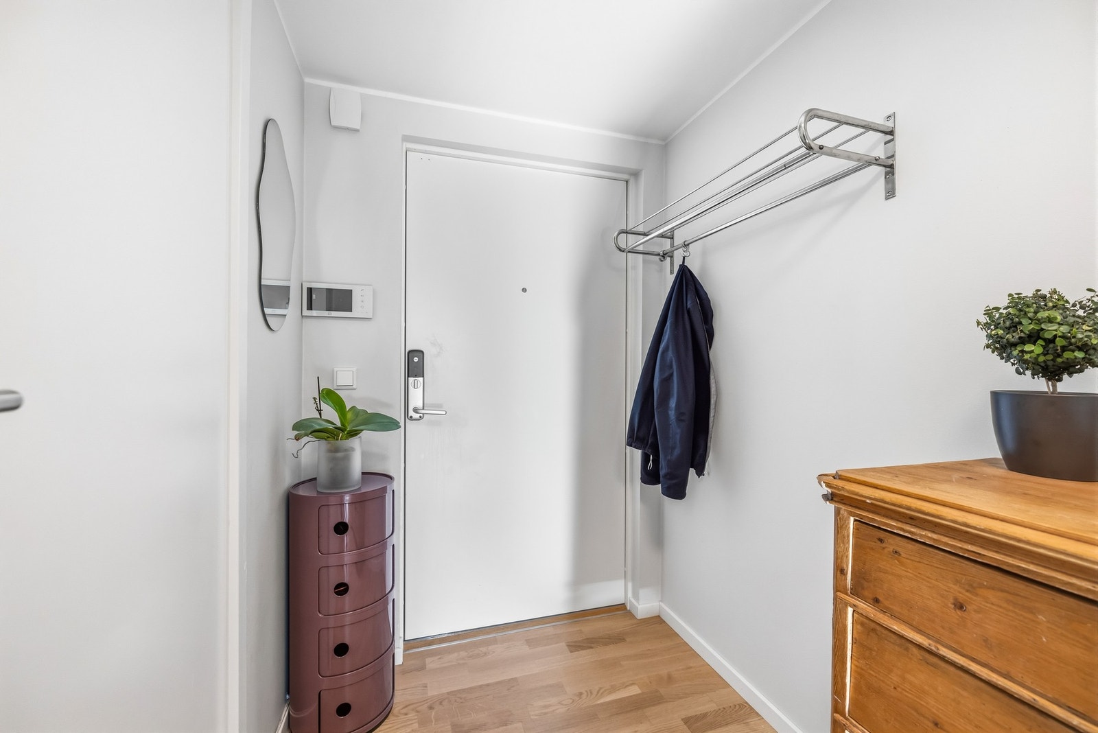 Dørcallinganlegg med kamerafunksjon er installert og gir en praktisk og moderne hverdag. Galleribilde