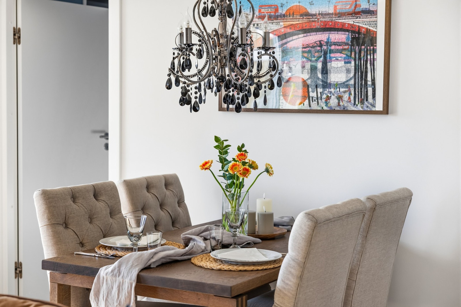 God plass til spisegruppe hvor man kan invitere venner eller familie på middagsselskaper! Galleribilde