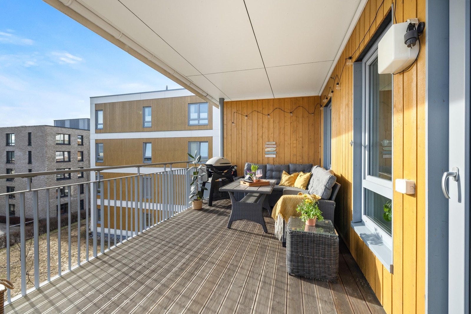 Fra stuen er det utgang til en romslig balkong på ca. 15 m² med gode solforhold. Galleribilde