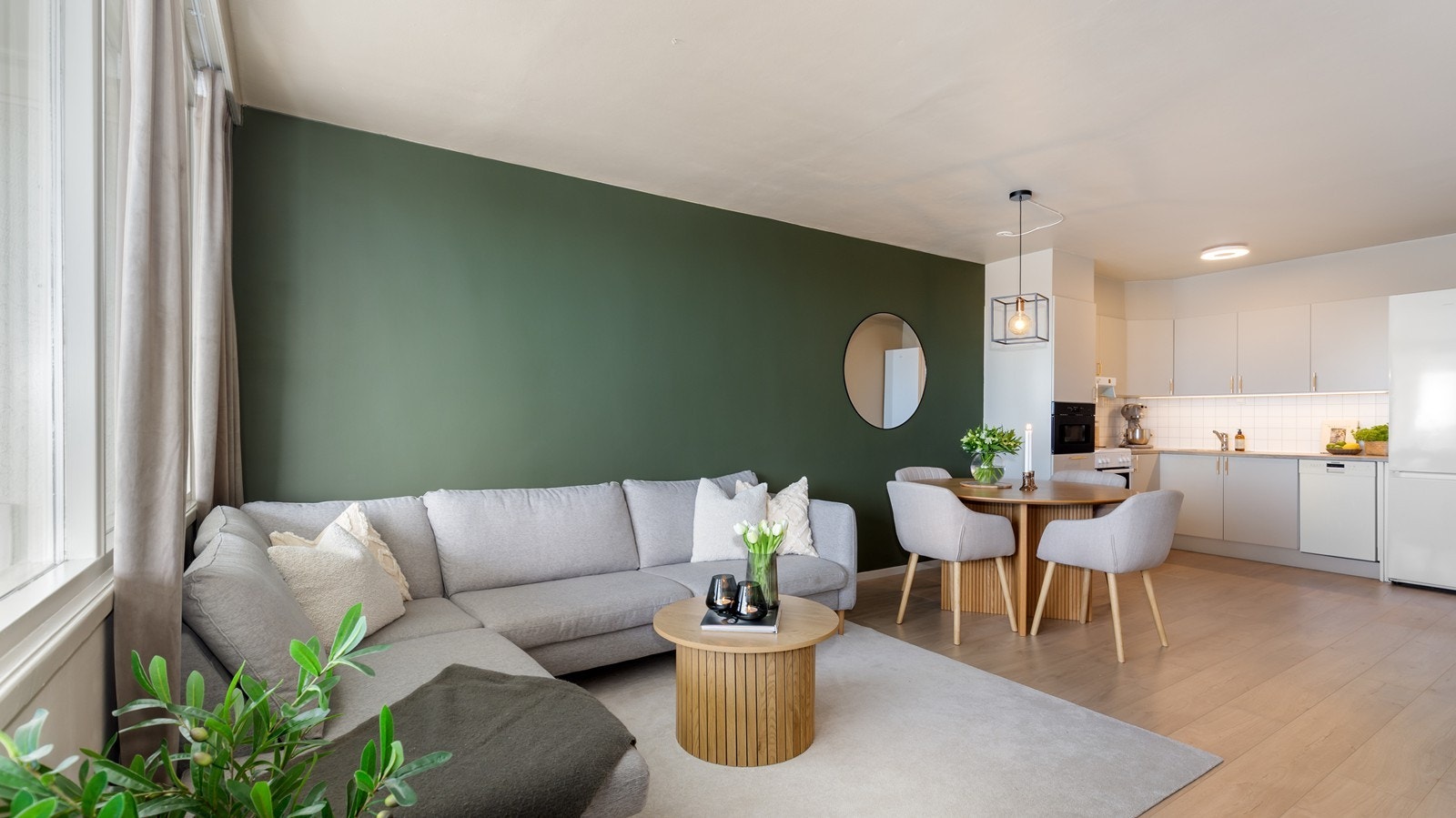 Nydelig blikkfangsvegg malt i en olivengrønn farge Galleribilde