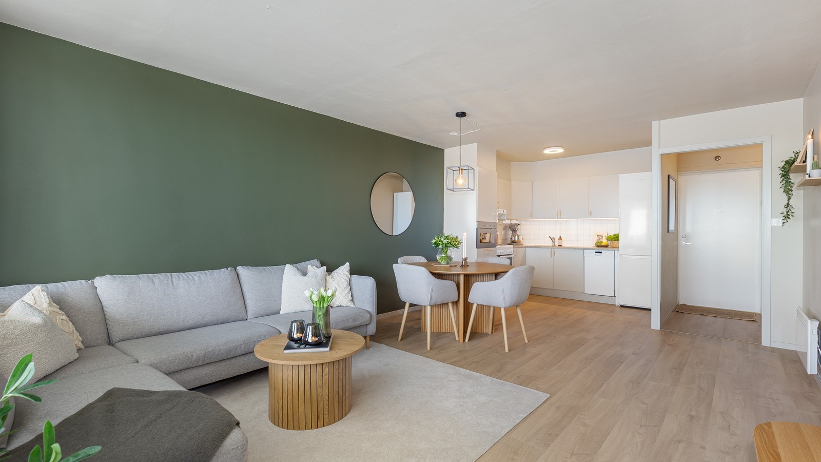 Dette er en lys og innbydende leilighet med åpne løsning Galleribilde