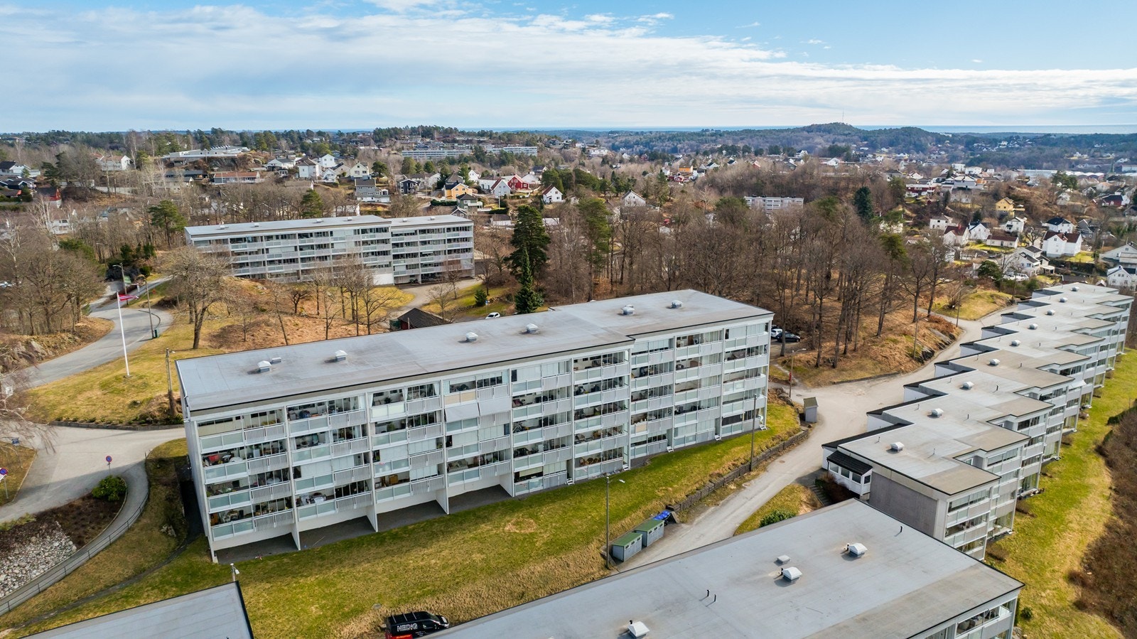 Leiligheten har beliggenhet i 4. etasje og har faktisk sjøgløtt Galleribilde