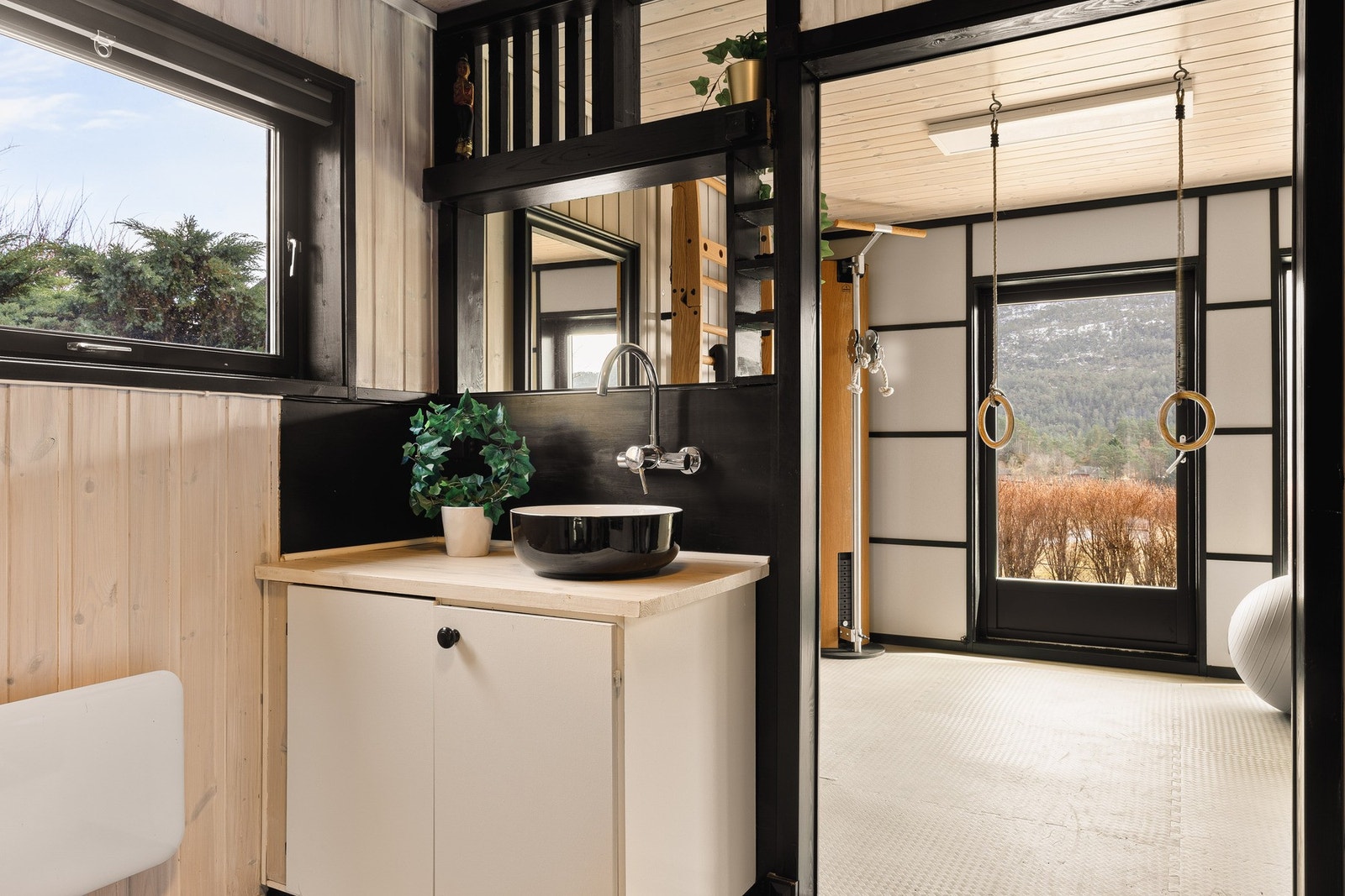 Trimrommet har utgang til en stor hage. Galleribilde