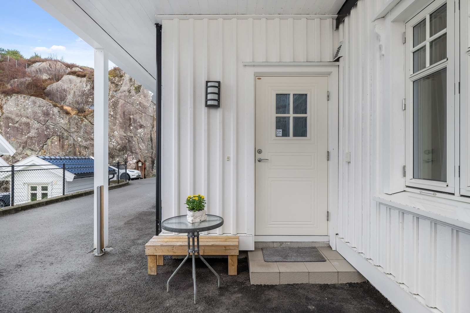 Velkommen inn til kjellerleiligheten Galleribilde