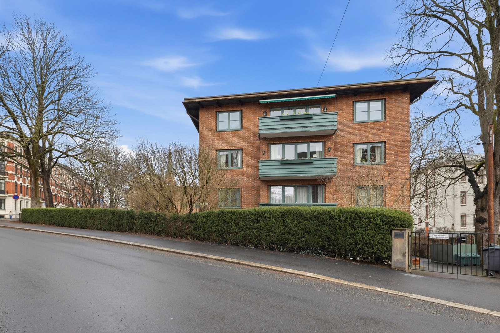 Leiligheten er både topp og hjørneleilighet, beliggende i 3.etasje Galleribilde