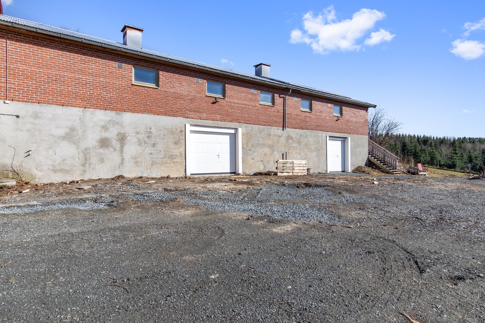 Porter til lagerrom og garasje. Galleribilde