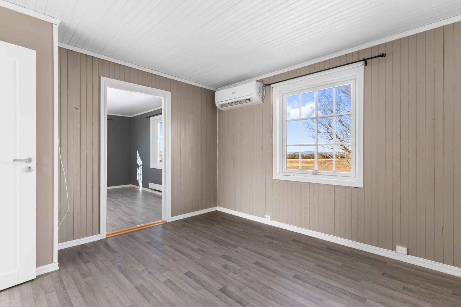 Soverom. Tidligere eier brukte dette rommet som loftstue. Galleribilde