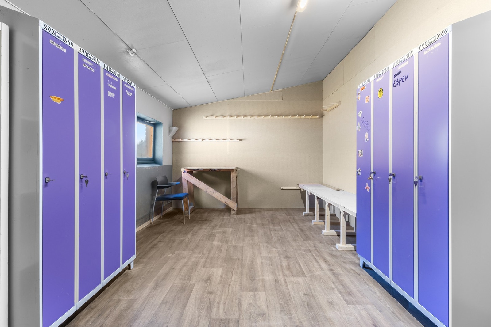 Garderobe. Galleribilde