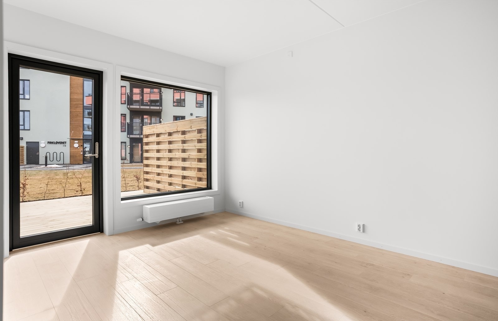 Her kan det møbleres på ulike måter og det er plass til både sofagruppe, spisebord og TV-møblement. Galleribilde
