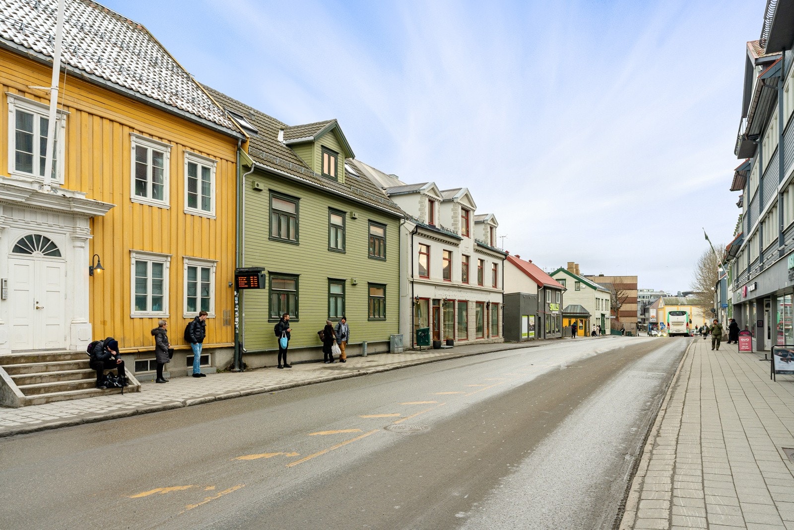 Busstopp like utenfor leiligheten som tar deg direkte til UNN/UiT, Tromsø lufthavn og Tromsdalen m.m. Galleribilde