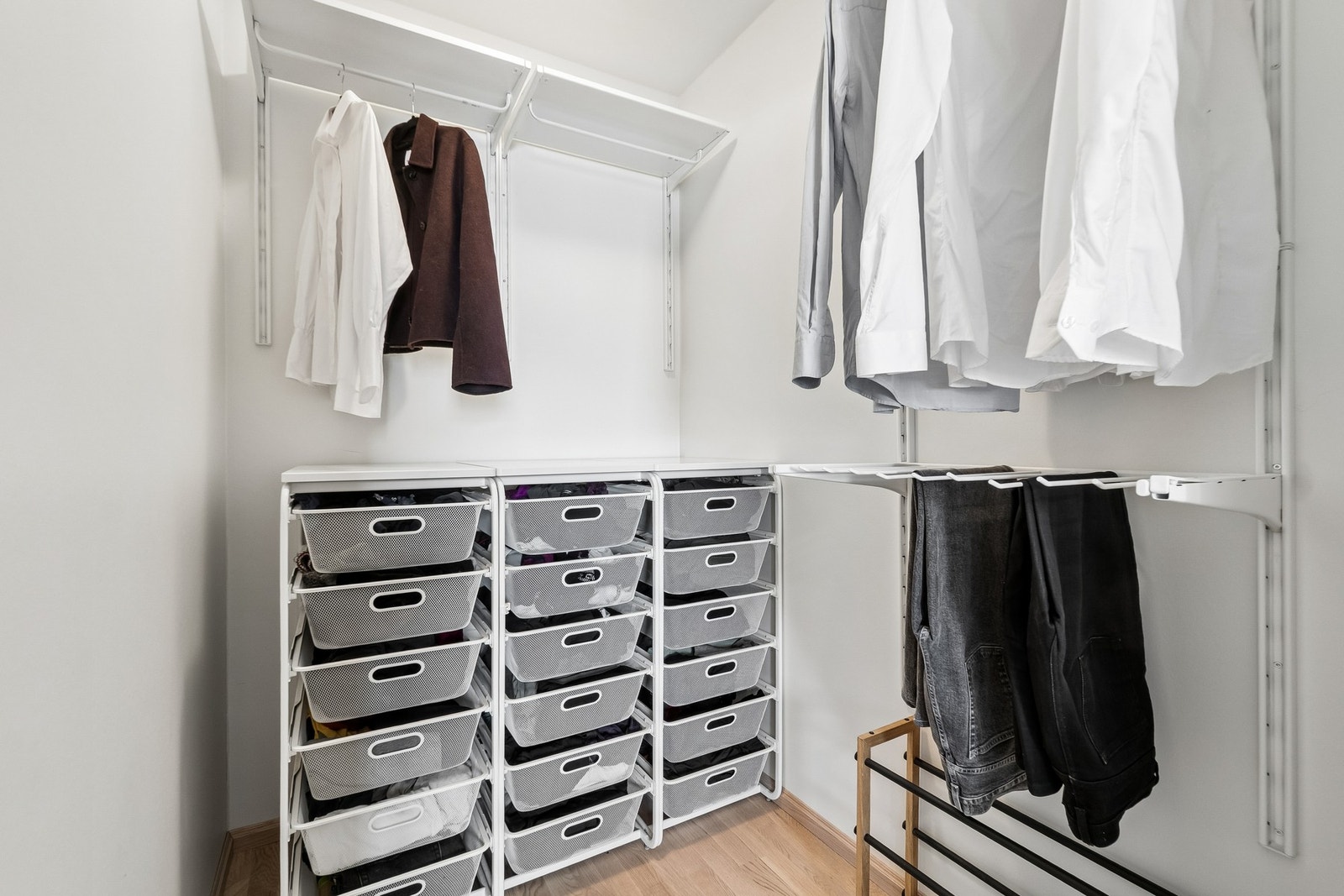 Hovedsoverommet har også egen walk-in-garderobe. Galleribilde